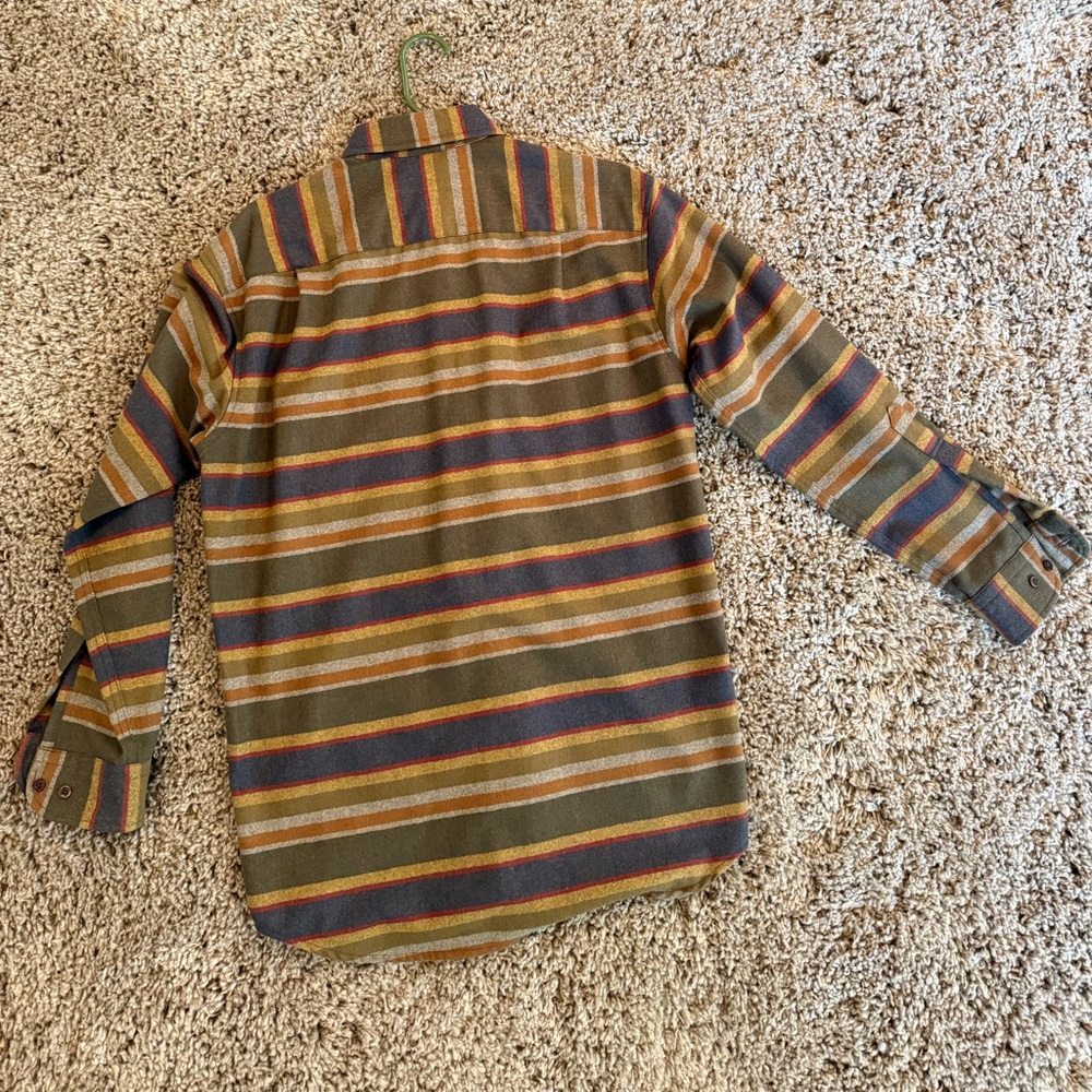 Excellent Condition Pendleton “Lodge” Wool Button… - image 4